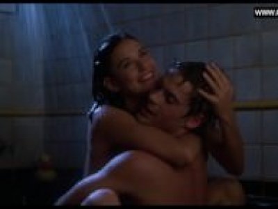 Demi Moore - Teen Topless Sex in the Shower + Hot Scenes - About Last Nigh