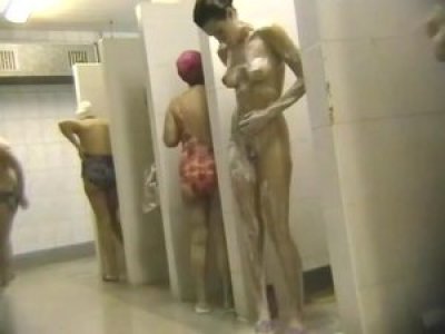Sexy video from a public pool shower with hot women