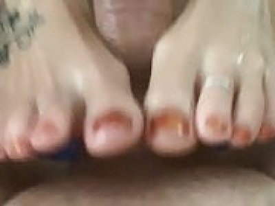 Please cum at my sexy feet