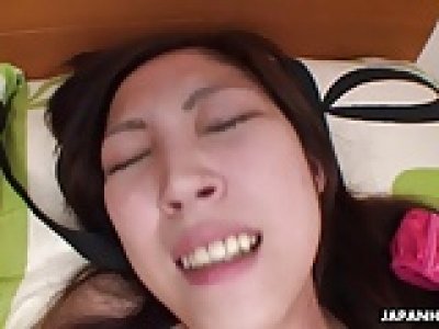 Asian floozy getting her wet vagina fucked in her stockings