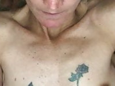 Skinny tattooed wife with hairy pussy quickie creampie while