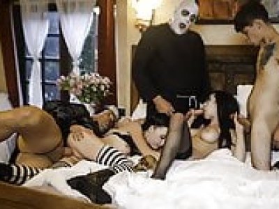 FamilyStrokes - Creepy Family Bangs Hardcore In A Sexy Hallow