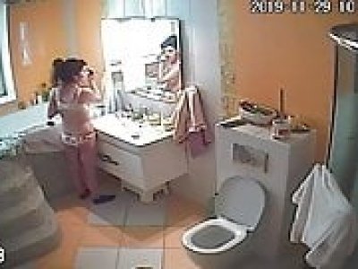 Bride washes in the toilet
