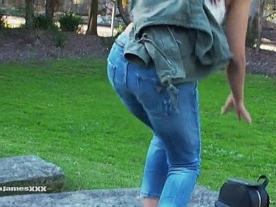 Nature's Nectar - Sexy ASIAN PUBLIC PEE IN PARK