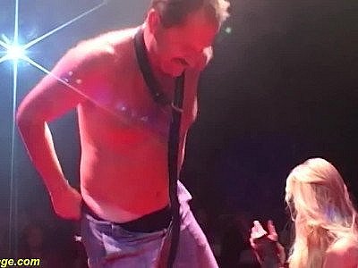 flexible beauty shows all on public stage HD