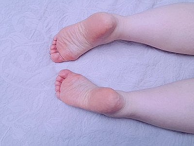 Red color is always cuty on my feet.