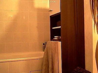 Bathroom Teenage Beauty Aylie 270716