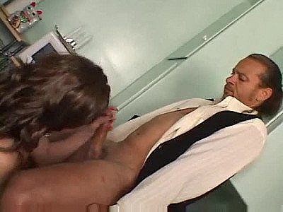 Shemale goddess in latex sucks huge cock