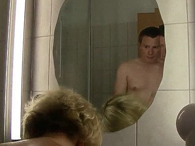 German Cougar wird nach dem Duschen gefickt