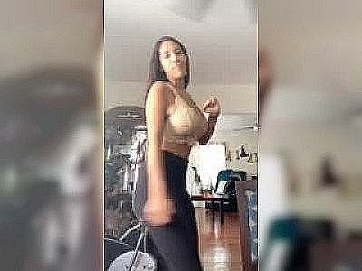 Americaine trop bonne huge tis live .