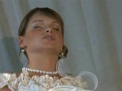 Sexy bride fucks a dude on her wedding day