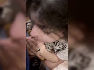 Mia gives roommate a Oral