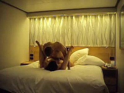 Amat sex in a roomy bed