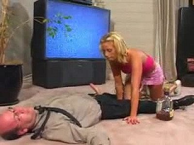 She wakes up drunken stepdad with a fellatio