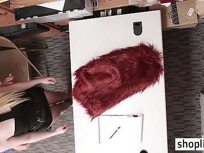 Corrupt LP officer caught a blonde young girl and fucked her HD