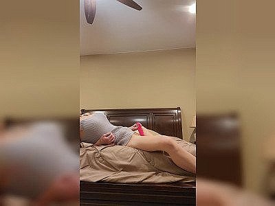 Amat Cougar makes herself cum hard