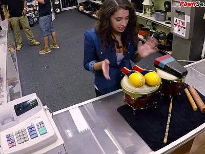 Cheap curvy beauty banged and facialized in pawnshop office